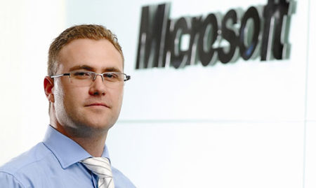 Microsoft fights back in browser wars