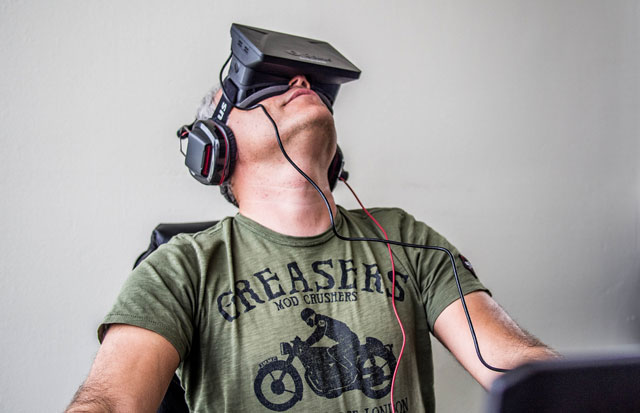 Oculus-VR-user-640
