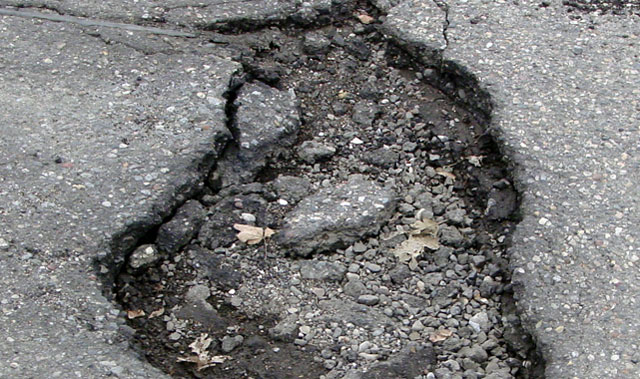 pothole-640
