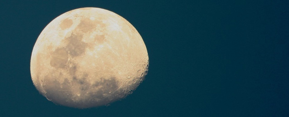 SpaceX to fly two people around the moon