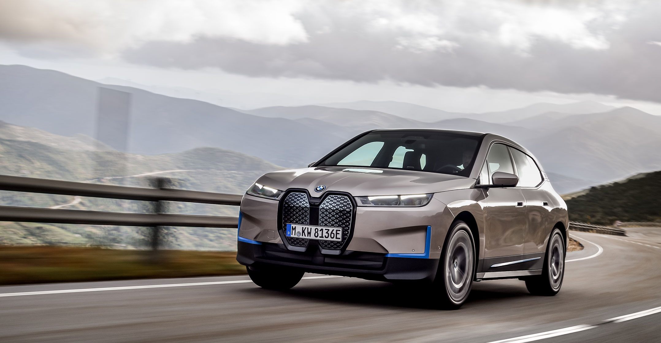 BMW unveils electric SUV to challenge Tesla pictures TechCentral