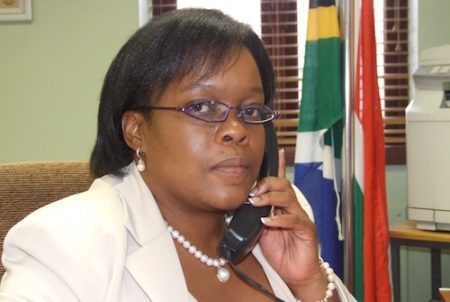 Government calls for drop in cellphone call charges