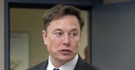 Elon Musk makes Warren Buffett look like a pauper