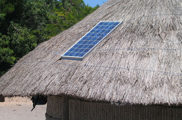 solar-panel-hut-640
