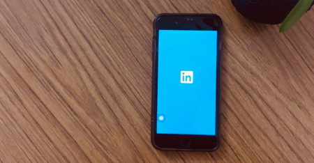 Microsoft shuts down LinkedIn in China