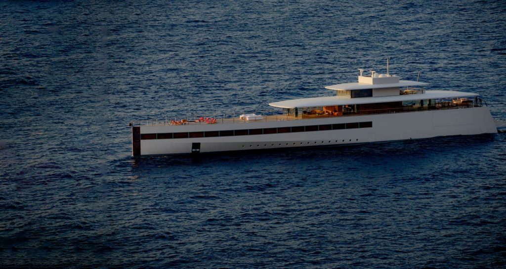 Steve Jobs' superyacht in billionaire 'bumper bashing'