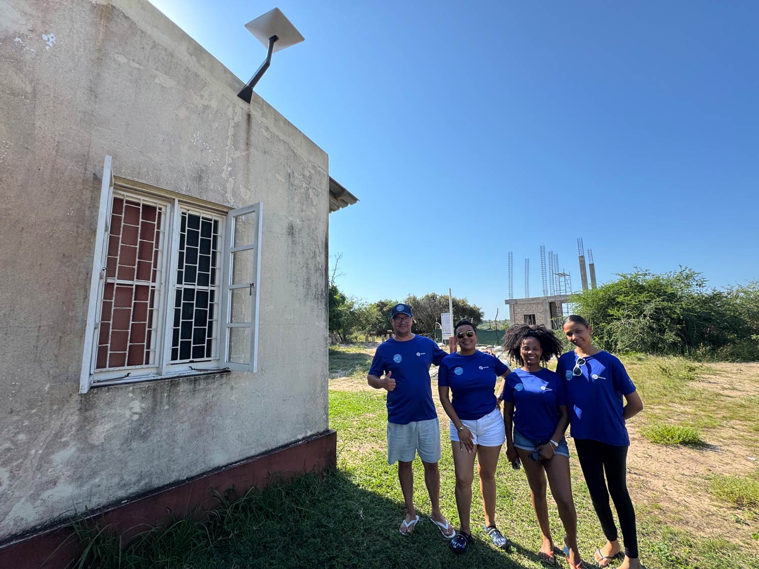Paratus Mozambique team members with a Starlink installation in Santa Maria, Mozambique