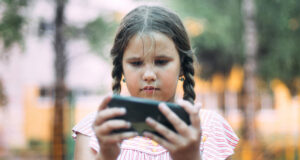 Facebook and Instagram are getting nighttime curfews for children